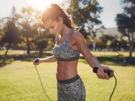 Los 6 mejores ejercicios para saltar la cuerda para quemar grasa rápidamente, dicen los expertos: come esto, no eso – Come esto, no eso