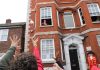 Tradición de 400 años se lleva a cabo en la ceremonia de toma de alcalde de Harwich
