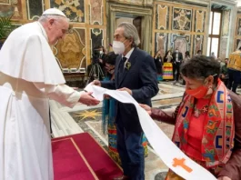 Los sobrevivientes de la escuela residencial presionan para la visita papal a Kamloops, BC, quieren información sobre la disculpa esperada Los sobrevivientes de la escuela residencial presionan para la visita papal a Kamloops, BC, quieren información sobre la disculpa esperada
