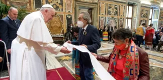 Los sobrevivientes de la escuela residencial presionan para la visita papal a Kamloops, BC, quieren información sobre la disculpa esperada
