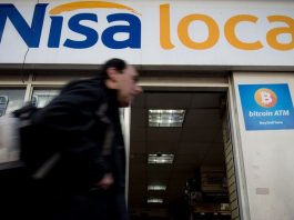 Mujer que quedó paralizada en el piso por migraña gana £ 15,000 después de tener que dejar el trabajo
