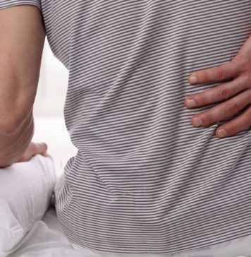 El dolor de estómago y de espalda pueden indicar cáncer con una tasa de supervivencia reducida
