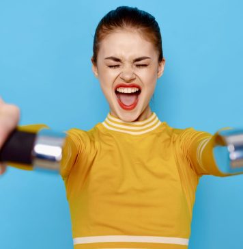 Una entrenadora física comparte los 5 ejercicios que hace todos los días para 'verse y sentirse más joven'
