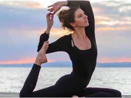 ¿Cómo hacer la pose de sirena en yoga correctamente? The mermaid pose is a variation of the pigeon pose. (Photo by ronja.yoga via Instagram)