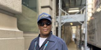 Los residentes de hoteles para personas sin hogar se preparan para el próximo paso mientras la ciudad de Nueva York evalúa los cambios en las protecciones contra el COVID
