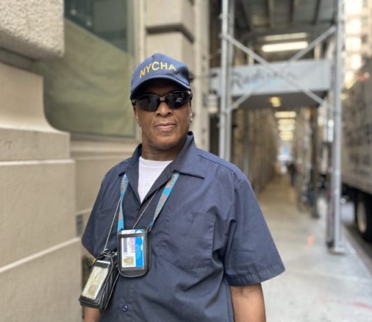 Los residentes de hoteles para personas sin hogar se preparan para el próximo paso mientras la ciudad de Nueva York evalúa los cambios en las protecciones contra el COVID Los residentes de hoteles para personas sin hogar se preparan para el próximo paso mientras la ciudad de Nueva York evalúa los cambios en las protecciones contra el COVID