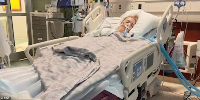 Caitlin Jensen, de 28 años, solo puede comunicarse con los ojos y moviendo los dedos de los pies mientras languidece en una cama de hospital después del impactante incidente del 16 de junio.