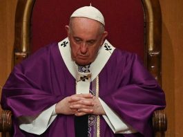 El Papa insinúa su retiro mientras reduce el ritmo |
