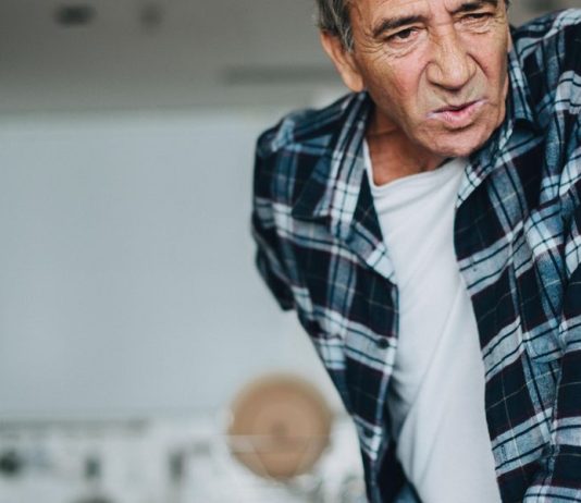 Dolor de espalda en personas mayores: una guía de expertos sobre analgésicos - Consumer Health News
