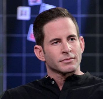 Los fanáticos de 'Flip or Flop' muestran su apoyo a Tarek El Moussa después de que revela una lesión dolorosa en Instagram
