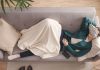 La máscara para ojos de Ostrichpillow es un arma secreta para aliviar la tensión | bien+bien La máscara para ojos de Ostrichpillow es un arma secreta para aliviar la tensión | bien+bien