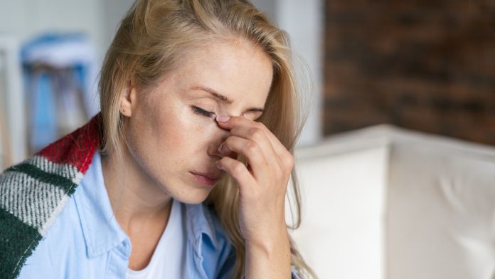 ¿Qué se siente cuando se tiene un dolor de cabeza alérgico?
