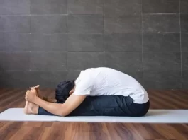 Practica estas 5 asanas de yoga y despídete de las migrañas Practice these 5 yoga asanas and bid goodbye to migraines
