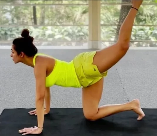 Malaika Arora estira su cuerpo para un núcleo fuerte en un nuevo video de yoga, un fan dice ‘la reina del fitness de Bollywood’: Ver | Salud Malaika Arora estira su cuerpo para un núcleo fuerte en un nuevo video de yoga, un fan dice 'la reina del fitness de Bollywood': Ver | Salud