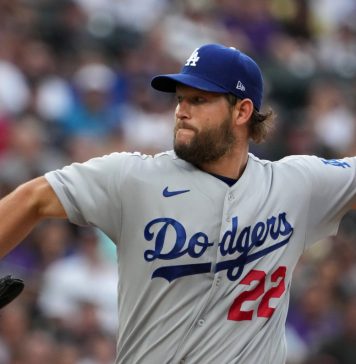 Dodgers Ace Clayton Kershaw sale del inicio con dolor de espalda
