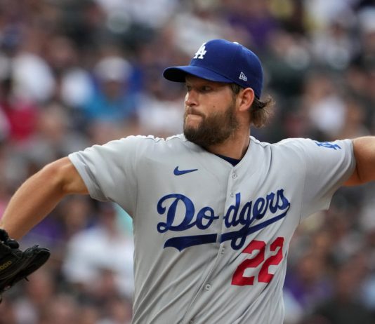 Dodgers Ace Clayton Kershaw sale del inicio con dolor de espalda Dodgers Ace Clayton Kershaw sale del inicio con dolor de espalda