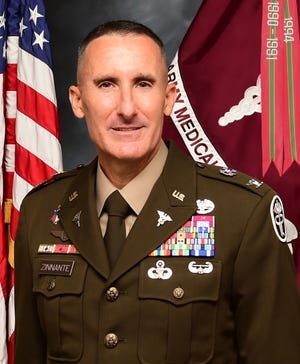 El coronel David Zinnante asumió el mando del Centro Médico del Ejército de Womack en Fort Bragg el 6 de julio de 2022.