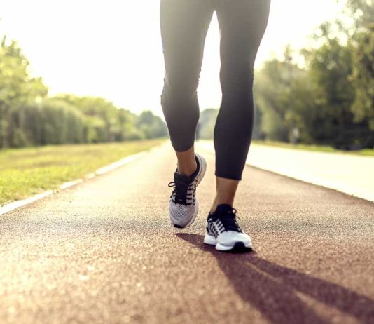 9 maneras de hacer que caminar al aire libre sea más seguro y cómodo
