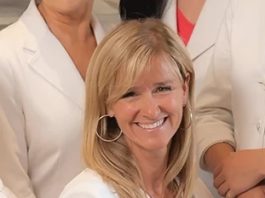 Los 5 mejores consejos para prevenir el dolor de columna vertebral: comparte la Dra. Michèle Bernatchez, quiropráctica ganadora del premio ThreeBestRated® 2022 en Laval
