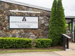 Sede de las escuelas de la ciudad de Asheville.