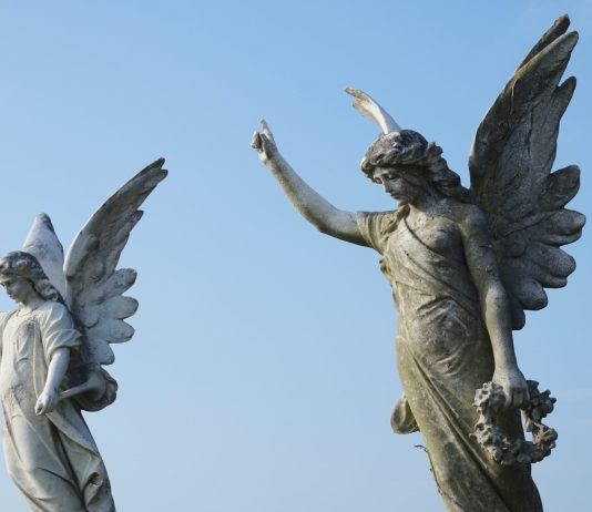 Santos y sus ángeles
