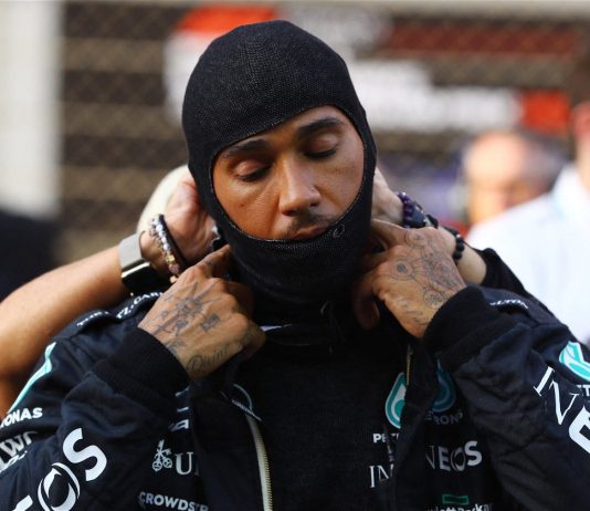 “Quedó expuesto con fuerza”: los fanáticos rivales echan sal en las heridas de Lewis Hamilton y Toto Wolff mientras las primeras promesas hacen un doloroso regreso

