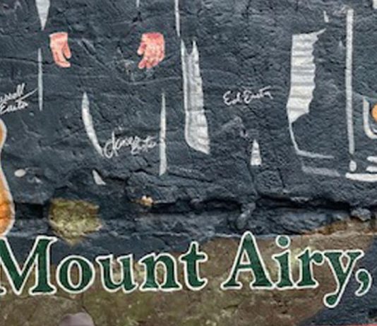 Hombre de Danville retrata a Rafe Hollister en desfile Hombre de Danville retrata a Rafe Hollister en desfile