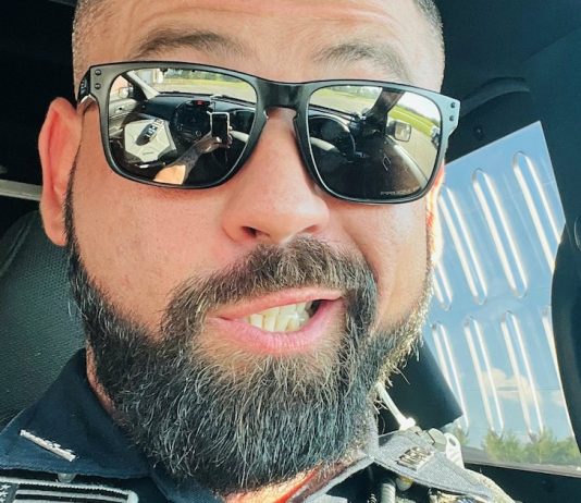  ¿Cómo es vivir con el síndrome de Tourette?  Un policía de Minnesota explica en TikTok
