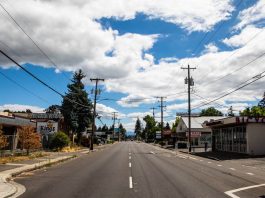 Tres personas que han llamado hogar a un refugio en un motel del noreste de Portland durante el último año temen su cierre inminente
