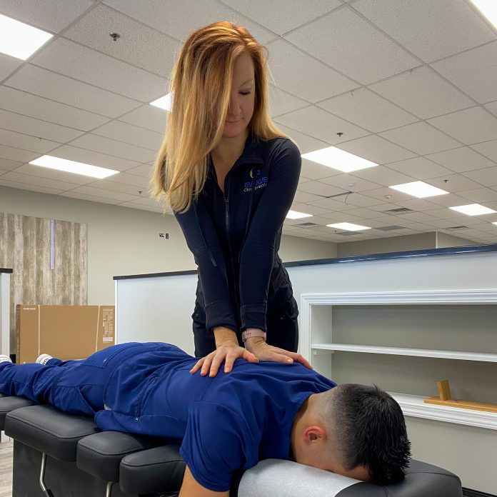 Evolve Chiropractic of Downers Grove es un quiropráctico que ofrece atención natural para el dolor y otras afecciones físicas mediante un enfoque práctico y tecnologías de vanguardia
