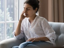 Cómo frenar los dolores de cabeza por cafeína cuando estás tratando de reducir
