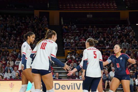 El voleibol de Arizona envía a los adultos mayores con una nota alta con barrido inverso de ASU El voleibol de Arizona envía a los adultos mayores con una nota alta con barrido inverso de ASU