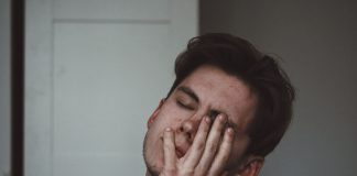 Tension headaches can occur occasionally, frequently, or intermittently, and the discomfort can linger for a week or up to 30 minutes. (Image via Unsplash/ Adrian Swancar)