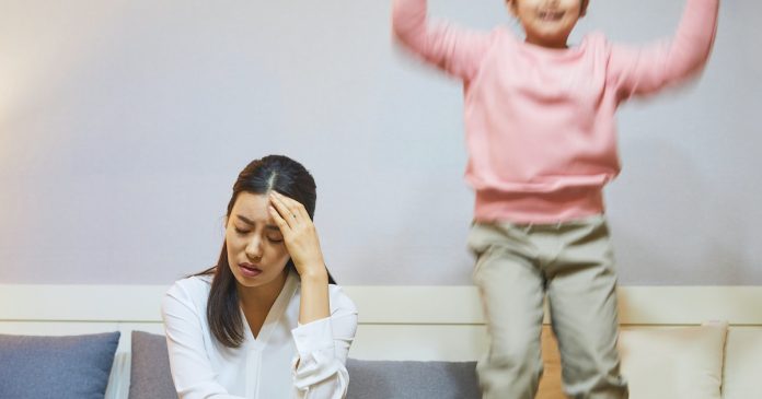 Reddit arrastró a un padre que no callaba a los niños cuando su esposa tenía migraña
