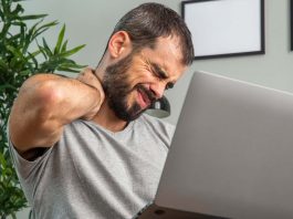 7 ejercicios de escritorio aprobados por expertos para mantener a raya las malas posturas GQIndia