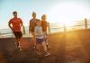 Se ha demostrado que el ejercicio reduce la gravedad de la enfermedad Family Walking Jogging Exercise Outside