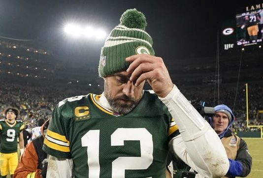  ¿Por qué los jugadores de la NFL se quedan en hoteles en los partidos en casa?  ¿Comparten habitaciones de hotel?
