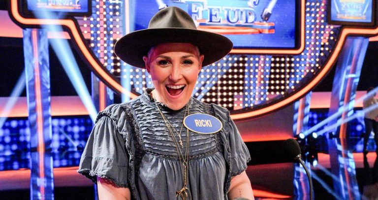 Ricki Lakes 6'6 "fiance missing in celebrity family feud

