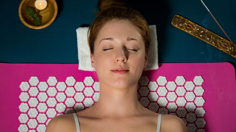 Acupressure mat effect: Stress and pain are a thing of the past