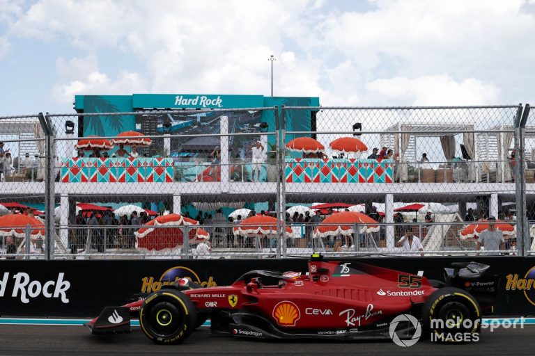 Sainz is slowed by neck pains in Miami GP after Friday crash – Motorsport.com