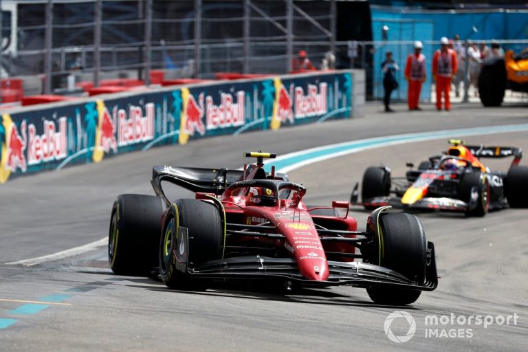 Sainz is slowed by neck pains in F1 Miami GP after Friday crash Autosport