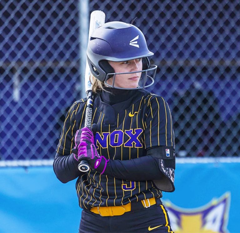 Softball Salinas is strong in her final game at Knox College – Rochelle News Leader