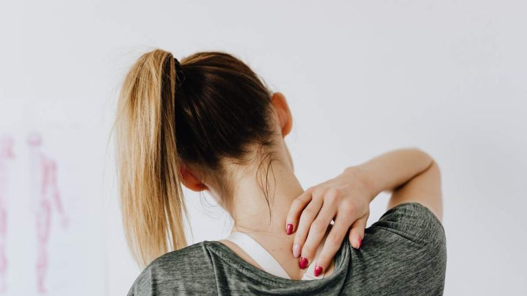 This exercise could help ease neck pain that is caused by looking at your smartphone. KIIS FM | On Air with Ryan Seacrest – On Air with Ryan Seacrest